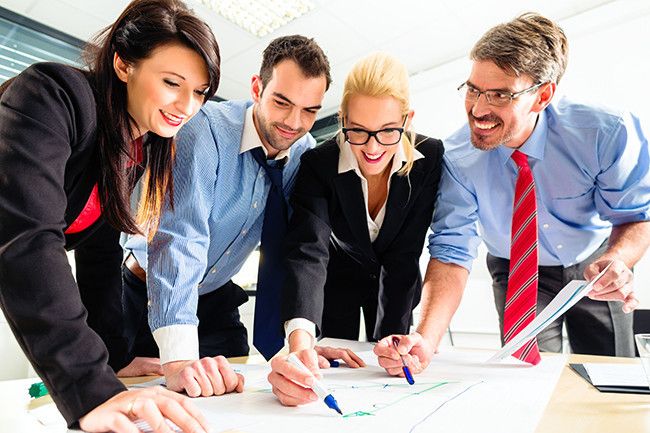 Effizientes Zusammenarbeiten in Unternehmen hängt von den Faktoren Kommunikation und Management ab (Bildquelle: Fotolia©Kzenon)