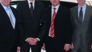 Manfred Reddig, Ford-Händler-Dienstleistungsgesellschaft (FHD), Jochen Coelsch, Ford Werke, Johann Gesthuysen, Ford-Partner-Verband, Michael Wagner, Allianz (v. li.). (Archiv: Vogel Business Media)