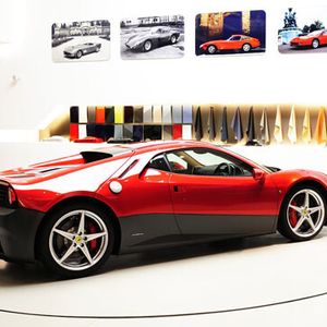 Der Ferrari SP 12 EC ist eine Hommage an Claptons Lieblings-Ferrari, den 512 BB. vom dem der Musiker drei Stück besaß. Der 512 BB (5,0-Liter-Zwölfzylindermotor mit 265 kW/360 PS) wurde zwischen 1976 und 1984 gebaut und galt damals als eines der schnellsten Serienautos der Welt.