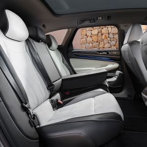 Im Fond des Kombi-ID 7 gibt es reichlich Bein- und Kopffreiheit.(Bild:  Volkswagen)