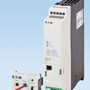 Ein aufsteckbares Modul erlaubt die Konfiguration des Drehzahlstarters und ermöglicht im Vergleich zur Parametrierung von konventionellen Frequenzumrichtern eine Zeitersparnis von bis zu 70 Prozent.