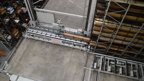 At TIR Technologies in Kilsett near Strasbourg, around 3,500 tons of aluminum profiles are processed into sun protection systems each year. To ensure this is done economically and efficiently, they rely on two Kasto systems: the Unigrip honeycomb storage and Kastofenestra aligne. (Image:Kasto)