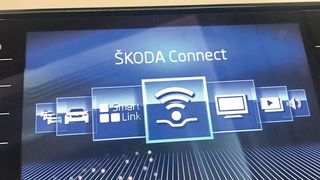 Das ändert sich nun. Mit Skoda Connect ergeben sich für den Fahrer viele Anwendungen. (Grimm / »kfz-betrieb«)