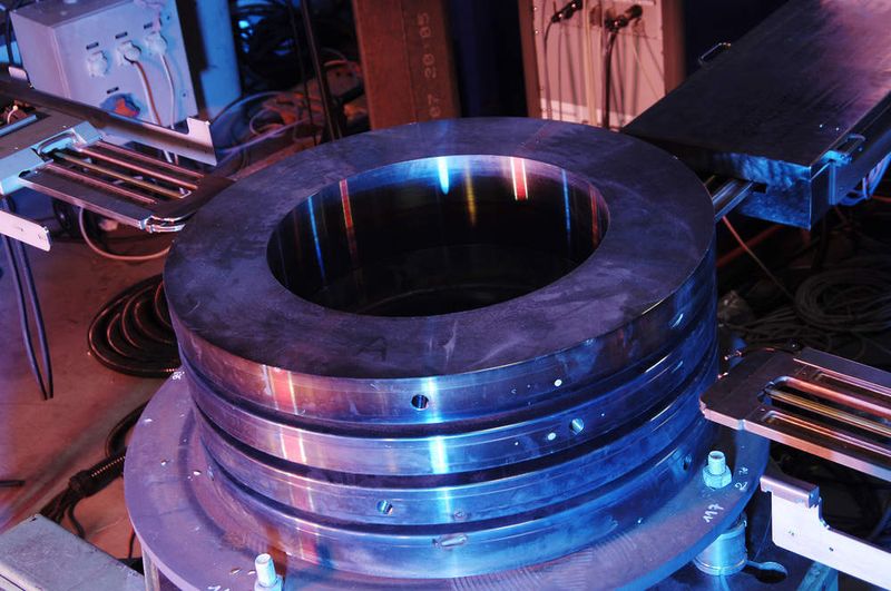 4-Brenner-Schweißanlage zum mechanisierten Schweißen am drehenden Bauteil mit Wandstärken bis 250 mm. (Archiv: Vogel Business Media)