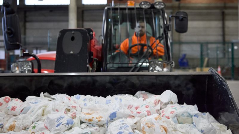 Woosh übernimmt seit 2025 nicht nur die Herstellung, sondern auch die Recyclingprozesse der Windeln direkt an seinem Standort in Brügge. (Bild:  Woosh)