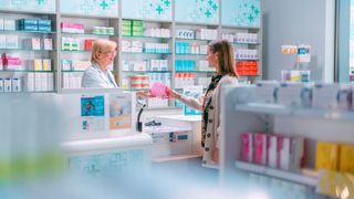 Der Verkauf rezeptfreier Arzneimittel hat sich durch die Corona-Pandemie weiter in Richtung online verschoben. (© Gorodenkoff - stock.adobe.com)