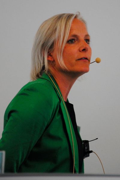 Geldwäschebeauftragte in Autohäusern und Werkstätten müssen regelmäßige Schulungen absolvieren. Eine Möglichkeit, den Schulungspflichten nachzukommen, sind die Seminare und Webinare, die die TAK gemeinsam mit der Deutschen Gesellschaft für Geldwäscheprävention anbietet. Tanja Brüggemann erläuterte die Inhalte der Fortbildungen.  (Baeuchle/»kfz-betrieb«)