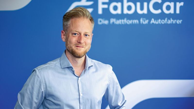 Philipp Sternberg ist er bei der Filmproduktionsfirma Fabula Film GmbH in der Ressortleitung für die redaktionelle Produktion von TV-Beiträgen im Bereich Automobil und Verbraucher zuständig.(Bild:  Fabula Film GmbH)