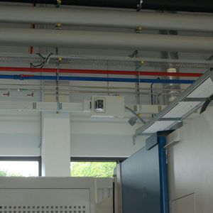 Der Einbau in Abgängen von elektrischen Verteilungen zur Verbraucherüberwachung und -steuerung ist möglich. Netzanalysatoren bieten dabei vielfältige Optionen für die Kommunikation,
