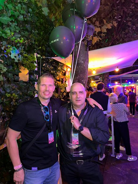 Was wollen Christian Wiechert (Wortmann) und Kai Frieben (Western Digital) nur mit den Ballons machen? (Bild: Vogel IT-Medien GmbH)