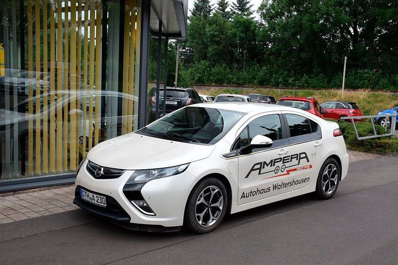 Kommender Klassiker: Der Ampera dient als Fahrzeug für den Hol- und Bringdienst. Gut aufheben! (Rosenow/»kfz-betrieb«)