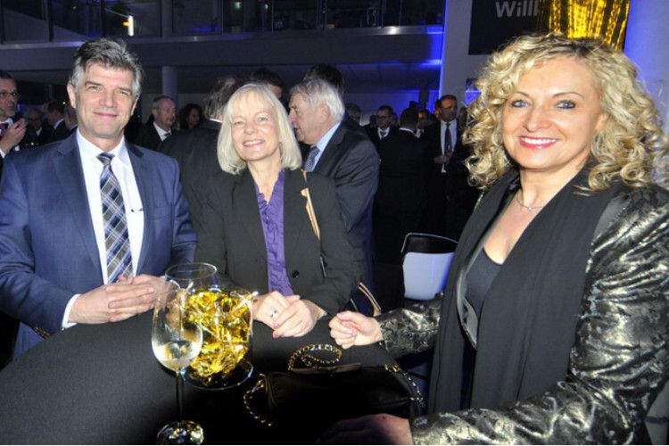 Charmante Runde: (v. li.) Jens Nietzschmann (DAT), Antje Woltermann (ZDK) und Helga Vedder. (Foto: Zietz)