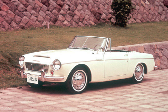 Bluebird-Cabrio: Der Roadster Fairlady 1500 war vor allem in den USA ein Verkaufsschlager. Er wurde 1962 zeitgleich mit dem englischen MG B vorgestellt und bis 1970 rund 50.000 mal verkauft. (Nissan)
