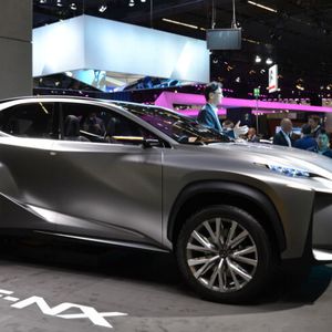 Das kompakte Crossover-Konzeptfahrzeug LF-NX feierte auf der IAA seine Weltpremiere. Mit dem Fahrzeug testet Lexus die Publikumsreaktionen auf einen möglichen kompakten SUV.