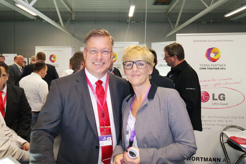 Dirk Riebe (Securepoint) mit Jeannine Mannzmann (Wortmann) (IT BUSINESS)