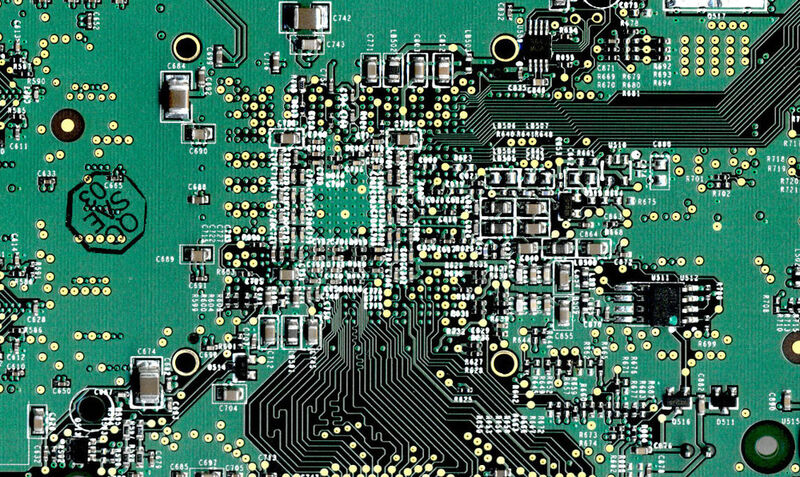 Bild 4: Die Testpunkte auf einer Flachbaugruppe: beim JTAG/Boundary Scan Verfahren werden sie nicht mehr benötigt (Archiv: Vogel Business Media)
