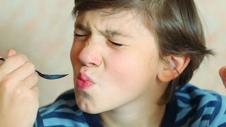 Zu bitter im Geschmack: Die Einnahme von Medikamenten ist für Kinder oder chronisch Kranke oft eine Qual.  (©ulianna19970 - stock.adobe.com)