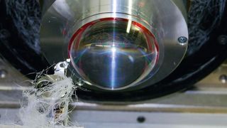 Um bei der Bearbeitung optischer Linsen aus Kunststoff hochwertige Ergebnisse zu erreichen, nutzt man auch Diamantwerkzeuge. (Bild: Kugler)