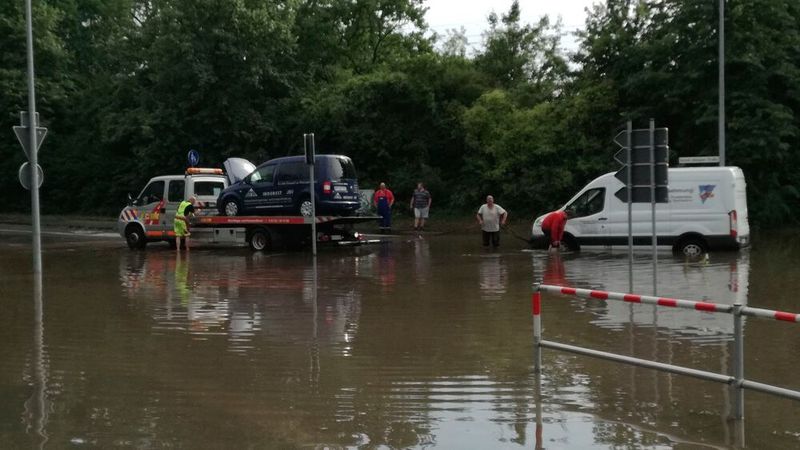 Laut Versicherer beschädigte Unwetterfront „Bernd“ etwa 50.000 Fahrzeuge.