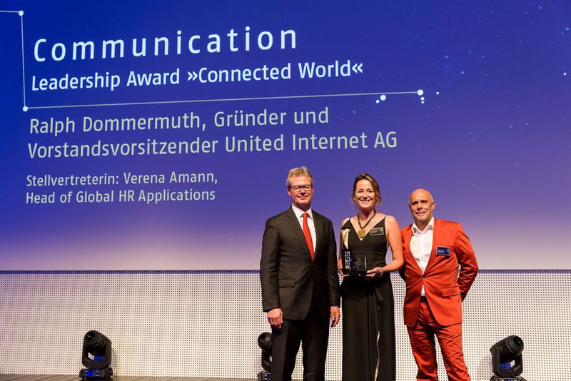 Der Preis in der Kategorie Communication ging an Ralph Dommermuth, Gründer und Vorstandsvorsitzender United Internet AG, vertreten durch Verena Amann, Head of Global HR Applications. (Vogel Business Media/ Stefan Bausewein)