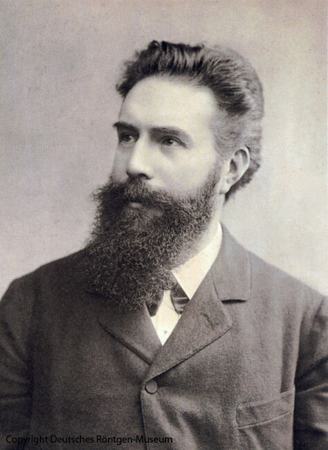 Röntgen wurde für seine Entdeckung am 10. Dezember 1901 bei der ersten Verleihung der Nobelpreise mit dem Nobelpreis für Physik geehrt. 