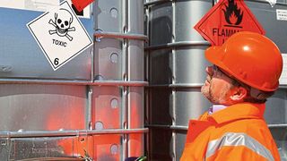 Die gesetzliche Regelung für die Lagerung von Gefahrstoffen in beweglichen Behältern wurden aktualisiert. Dekra hilft dabei, dass die neueste Version der TRGS eingehalten werden kann. (Dekra)
