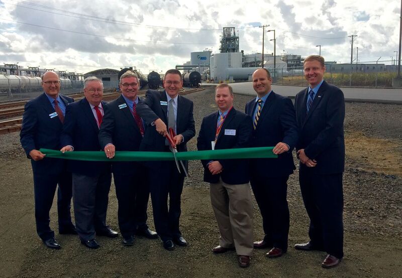 REG and Port of Grays Harbor, WA leaders cut the ribbon at the 100-million gallon capacity REG Grays Harbor biodiesel refinery. (Picture: Renewable Energy Group)