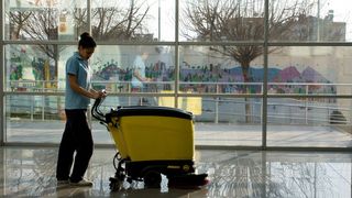 Gerade in der Reinigungsbranche, in der Mitarbeiter im Außendienst verschiedene Kunden betreuen, ist die korrekte Zeiterfassung und die Übertragung in die Buchhaltung oft problematisch.  (Bild: Motec-Data)