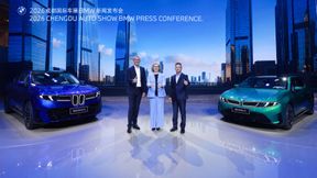 BMW hat die beiden Modelle iX3 (links) und i3 (rechts) offiziell in China eingeführt. Der Hersteller setzt große Hoffnung in die E-Autos der Plattform „Neue Klasse“. (Bild: BMW)