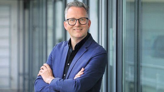 Christoph Herzig, Chief Commercial Officer, wird zum zweiten Managing Director der deutschen Sparte von Elektrobit Automotive ernannt.(Bild:  Elektrobit)