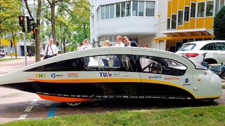 100 Prozent Ökostrom, 1.000 Kilometer Reichweite: Das Solarauto Stella Vie stellt herkömmliche E-Autos in den Schatten. (Bild: SP-X/Peter Weißenberg)