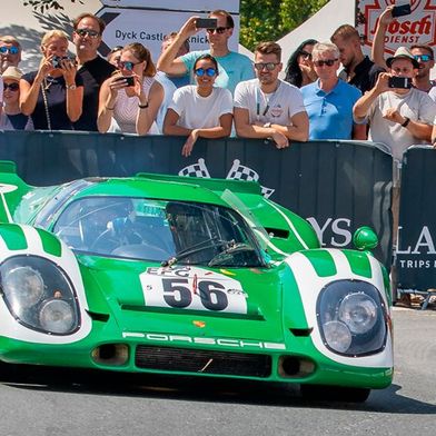 Historische Rennfahrer bei artgerechter Haltung: Das und vieles mehr verspricht das Grand Meeting (Classics Days). (Bild: Classic Days)