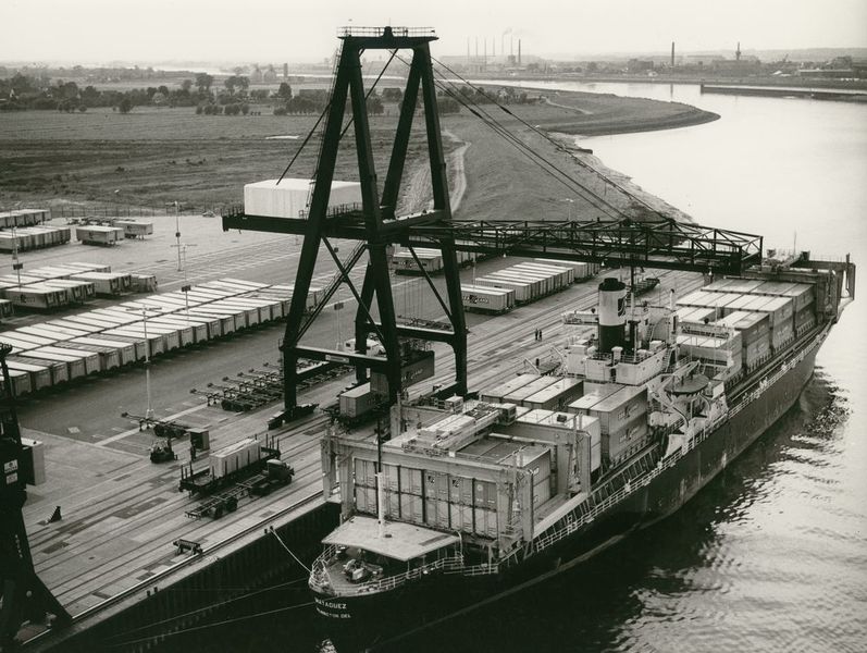 Paceco-Containerbrücke für die Abfertigung der amerikanischen Sea-Land-Schiffe 1967 im Neustädter Hafen.  (Bild: BLG Group)