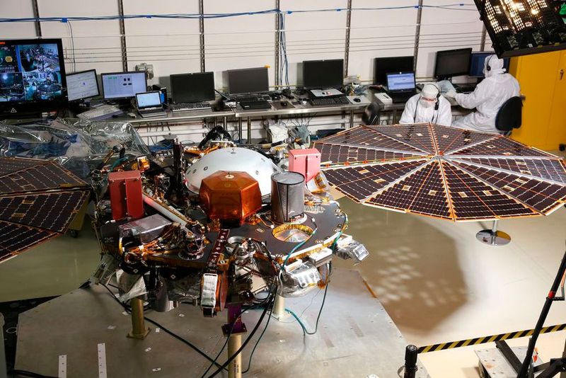 Der InSight Lander mit dem Solarpanel. (Bild: NASA)
