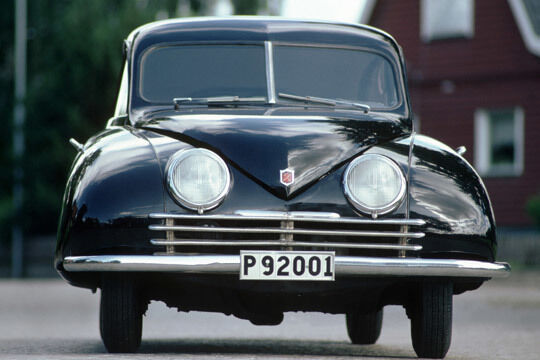Der 1950 erstmals ausgelieferte Ur-Saab entwickelte sich zu einer über dreißig Jahre lang produzierten und weltweit erfolgreichen Bestsellerbaureihe. (Foto: Saab)