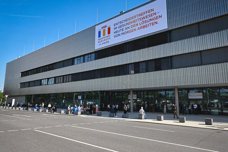 Der Hauptstadtkongress 2026 fand vom 23. bis 25. Juni in Berlin statt. Austragungsort war – wie auch in den Vorjahren – der HUB27 der Messe Berlin. (Bild: KreativMedia / Marten Ronneburg)