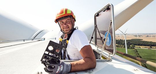 (Polymer-AM ermöglicht eine nachhaltige Ersatzteilproduktion und trägt dazu bei, den CO2-Fußabdruck zu verringern. Bild: EOS)