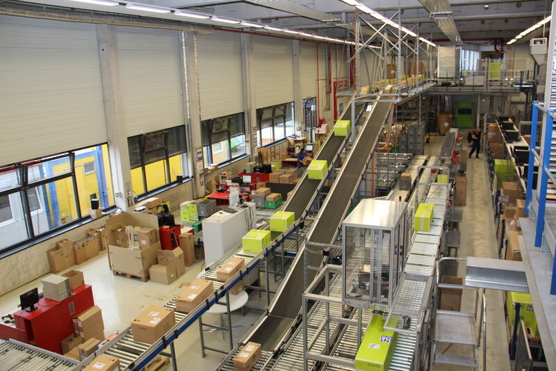Das Logistikzentrum ist der Dreh- und Angelpunkt für alle logistischen Prozesse. (Bild: Hofmann)