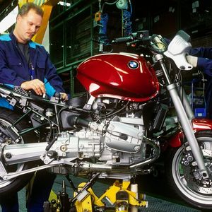 Drei Jahre nach Produktionsbeginn konnte 1970 in Berlin das 10.000 Motorrad ausgeliefert werden. 1991 wurde das einmillionste Motorrad produziert und als Spende dem DRK Berlin übergeben.(Bild:  BMW AG)