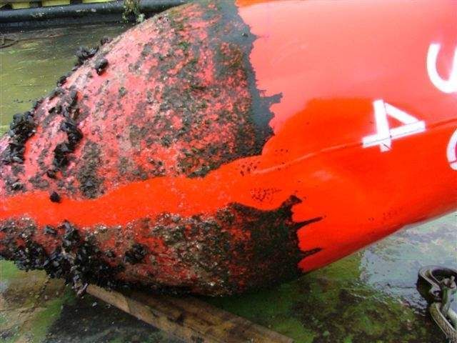 Bild 3: Die Senkung der Einbrenntemperatur auf 140 °C beeinträchtigt nicht die Korrosionsschutzeigenschaften dieser lackierten Meeresboje. (Archiv: Vogel Business Media)