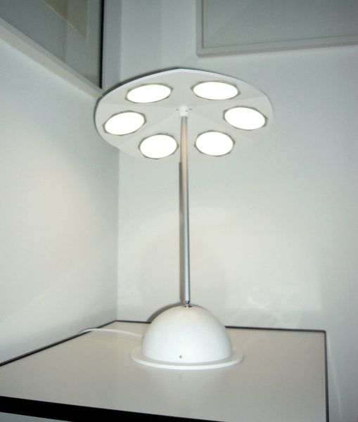 Ästhetik mit OLED: Dank der flachen Bauform hat der Designer Mario Taepper den Prototypen der 