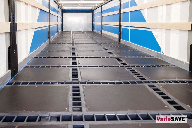Vario Save basiert auf einem System von Längs- und Querträgern mit jeweils 70 mm breiten Rungentaschen. Diese ermöglichen eine formschlüssige Sicherung der Ware in alle Richtungen. Dabei werden bei der Stabilität keine Abstriche gemacht, jede Runge hält auf 200 mm 2,5 t stand. (Elting)