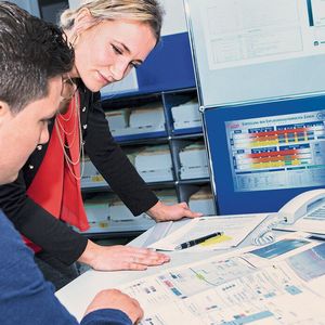 Der Remote Service ist eine digitale Lösung zur Überwachung und Analyse der Produktionsprozesse  – standortunabhängig.(Bild:  Hosokawa Alpine)