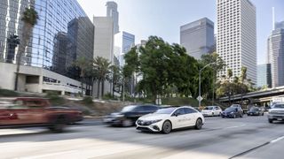 Mercedes-Benz erhält als erster Autohersteller Lizenzen für hochautomatisiertes Fahren (Level 3) in den US-Bundesstaaten Kalifornien und Nevada. Im EQS ist die Technik verbaut. Wir durften sie in Los Angeles testen. (Bild: @Mercedes-Benz AG)