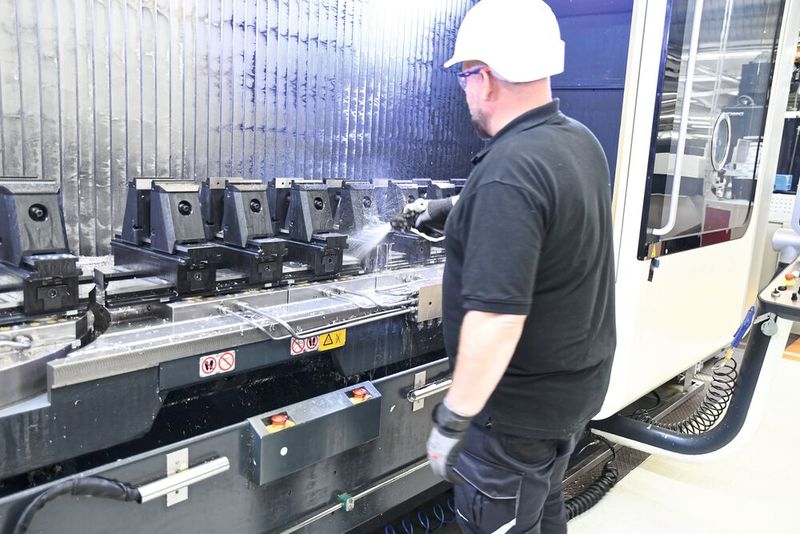 Die Abreinigung der Späne ist so zuverlässig, dass inzwischen ein Programm vorliegt, mit dem sie auch automatisiert ausgeführt werden kann. (Bild: Gressel)