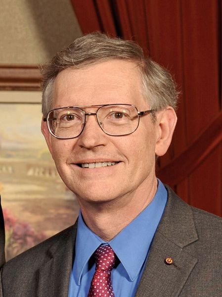 ...und William Moerner für die Erfindung superauflösender Mikroskope. Damit kann man in lebende Zellen blicken und Abläufe bei Krankheiten wie Alzheimer oder Parkinson beobachten.  (Bild: Kevin Lowder / CC BY-SA 3.0)