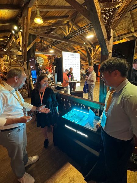 Next-Gen Server von Fusion vorgestellt von Frank Bremer und Siyang Bai (Bild: Vogel IT-Medien GmbH)