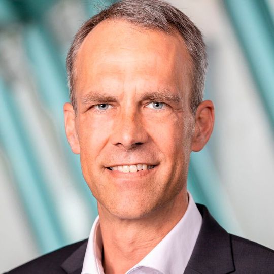 Bernd Grünninger ist seit 2018 Bereichsleiter Gutachten und Mitglied der Geschäftsleitung der Dekra Automobil GmbH. Bernd Grünninger ist seit 2018 Bereichsleiter Gutachten und Mitglied der Geschäftsleitung der Dekra Automobil GmbH.