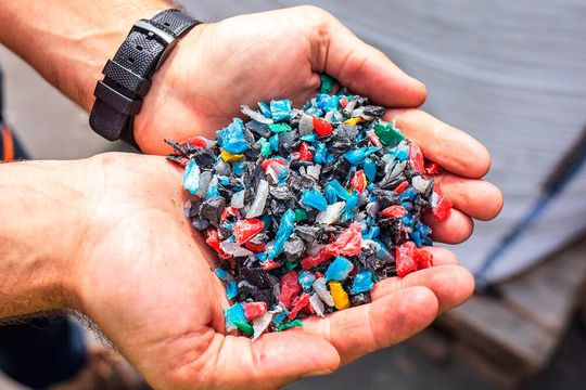 Na? wird`s wirklich recycelt oder doch insgeheim verbrannt oder deponiert? Immerhin klafft eine große finanzielle Lücke bei den erwarteten Einnahmen aus den nicht recycelten Kunststoffe in der EU. Prüfer fordern nun die EU-Kommission auf, dageben etwas zu unternehmen ...(Bild:  Skipper Photography)