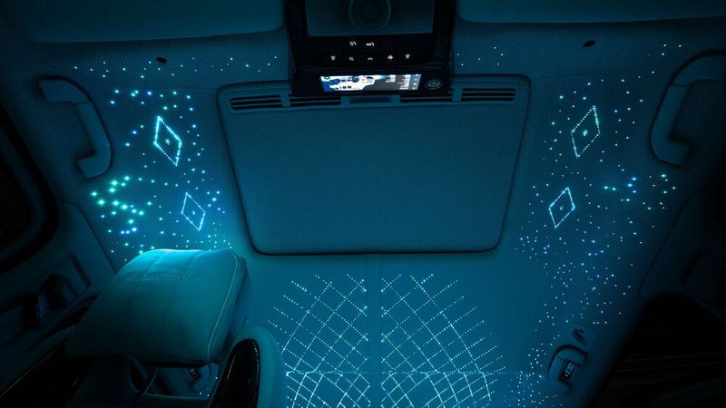 Rund 3.000 LEDs sollen im Dachhimmel stecken. (Bild: Mansory)